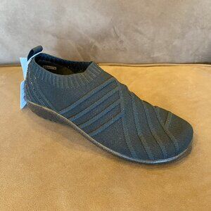 Naot - Okahi Olive/Gold - Multiple Sizes (NEW W/ BOX)